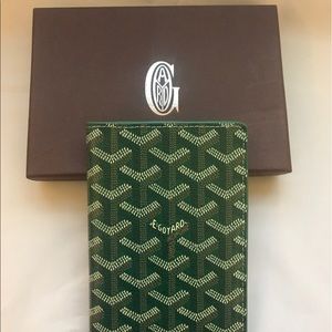 Goyard PassPort Holder green